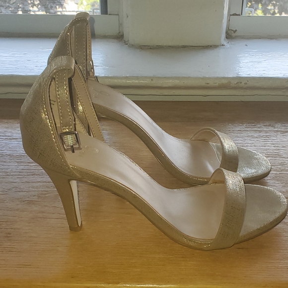 Shoes - Picture 3 of 5